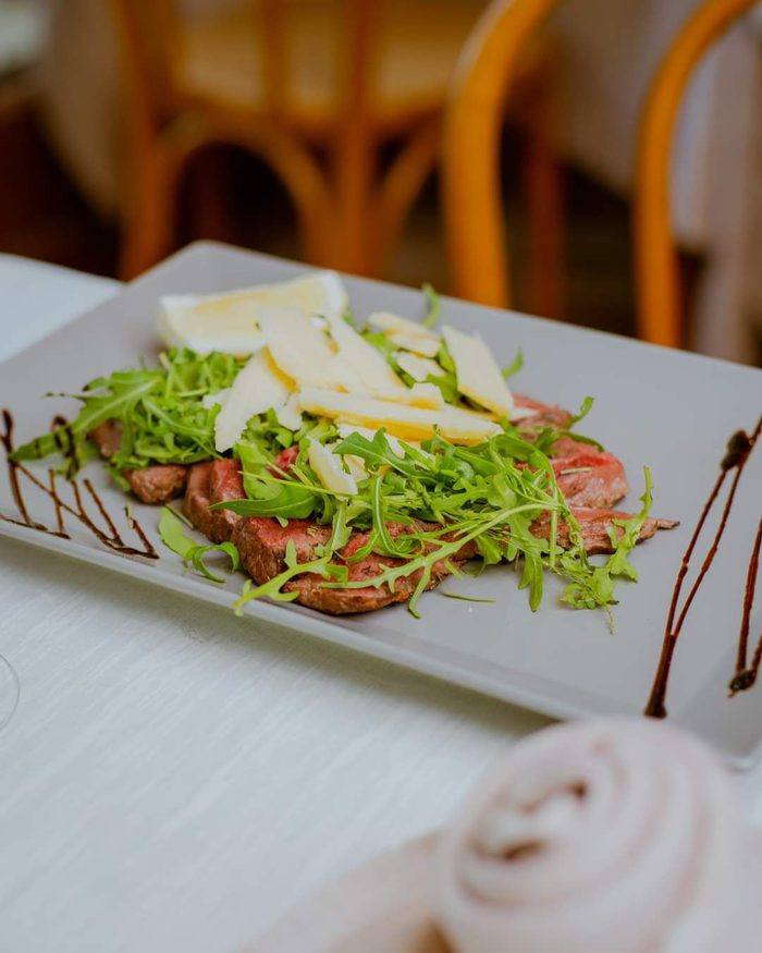 Tagliata rucola e grana